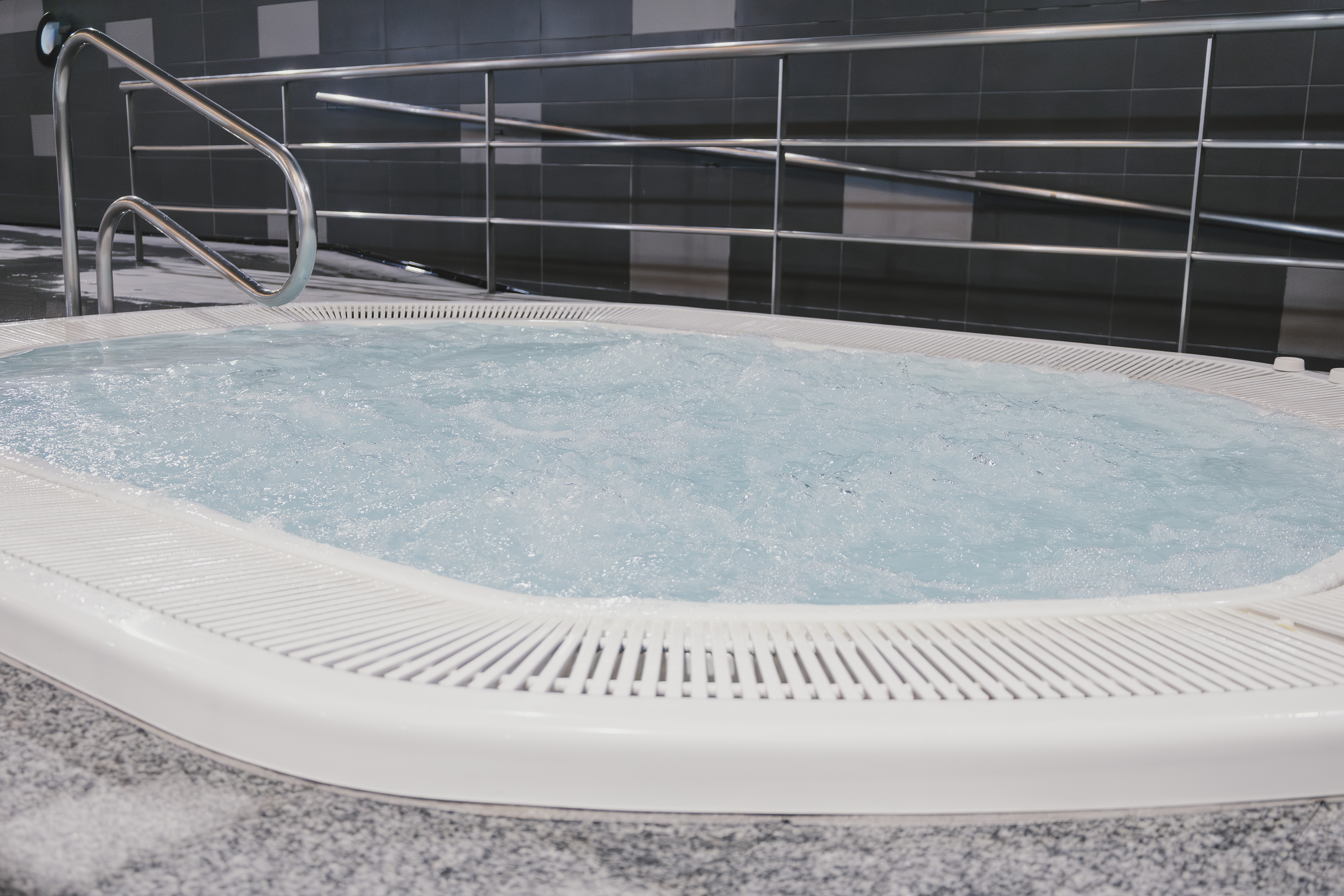 2peu_piscina.jpeg